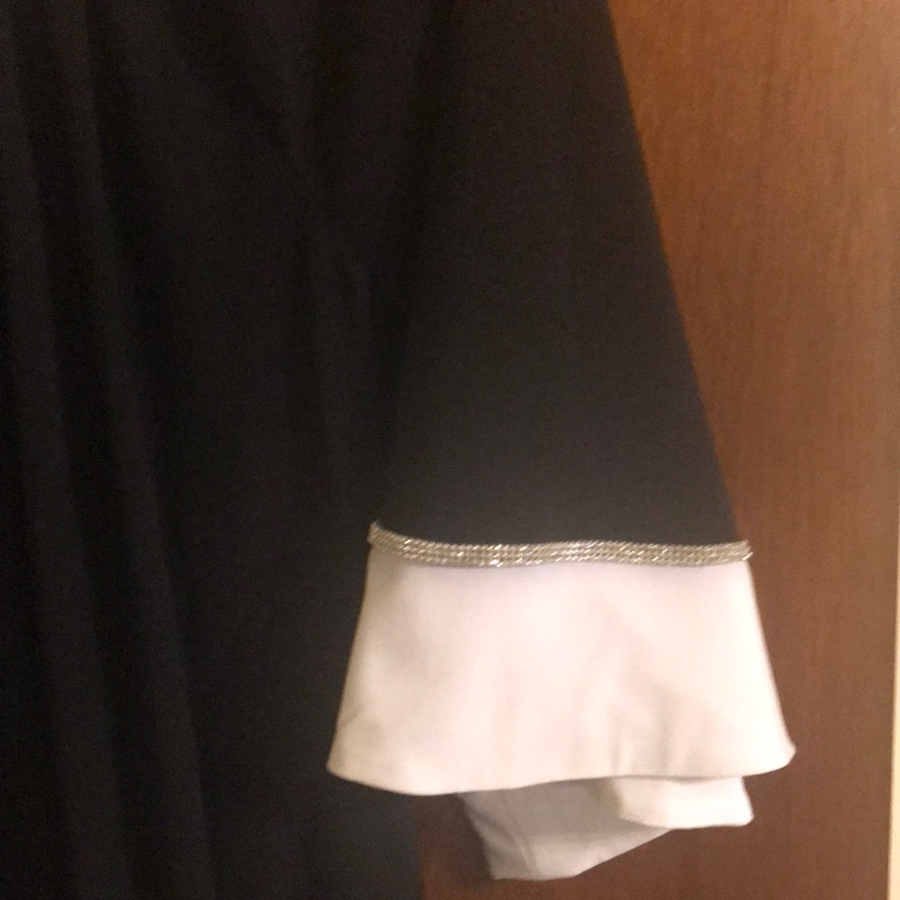 Roz and Ali 95%polyester and 5% Spandex black and white